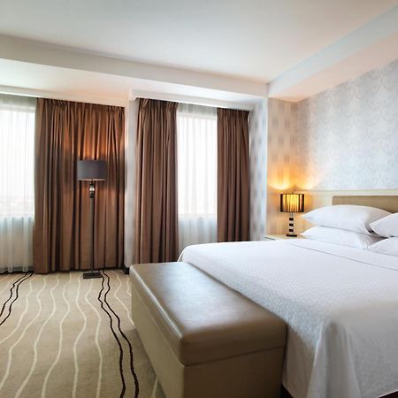 โฟร์ พอยต์ บาย เชอราตัน เมดาน Hotel ภายนอก รูปภาพ
