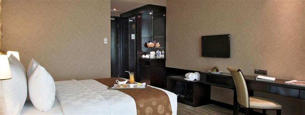 โฟร์ พอยต์ บาย เชอราตัน เมดาน Hotel ภายนอก รูปภาพ