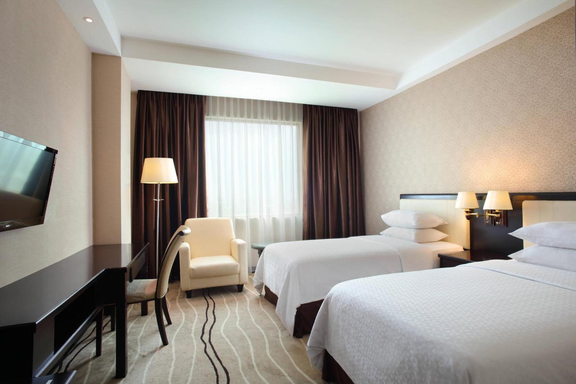 โฟร์ พอยต์ บาย เชอราตัน เมดาน Hotel ภายนอก รูปภาพ