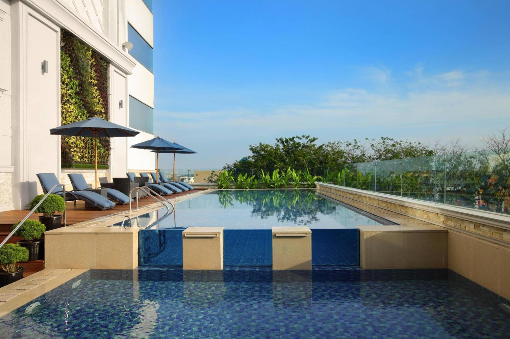 โฟร์ พอยต์ บาย เชอราตัน เมดาน Hotel ภายนอก รูปภาพ