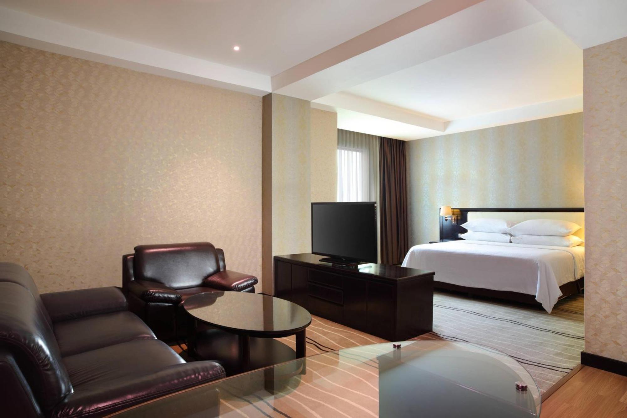 โฟร์ พอยต์ บาย เชอราตัน เมดาน Hotel ภายนอก รูปภาพ