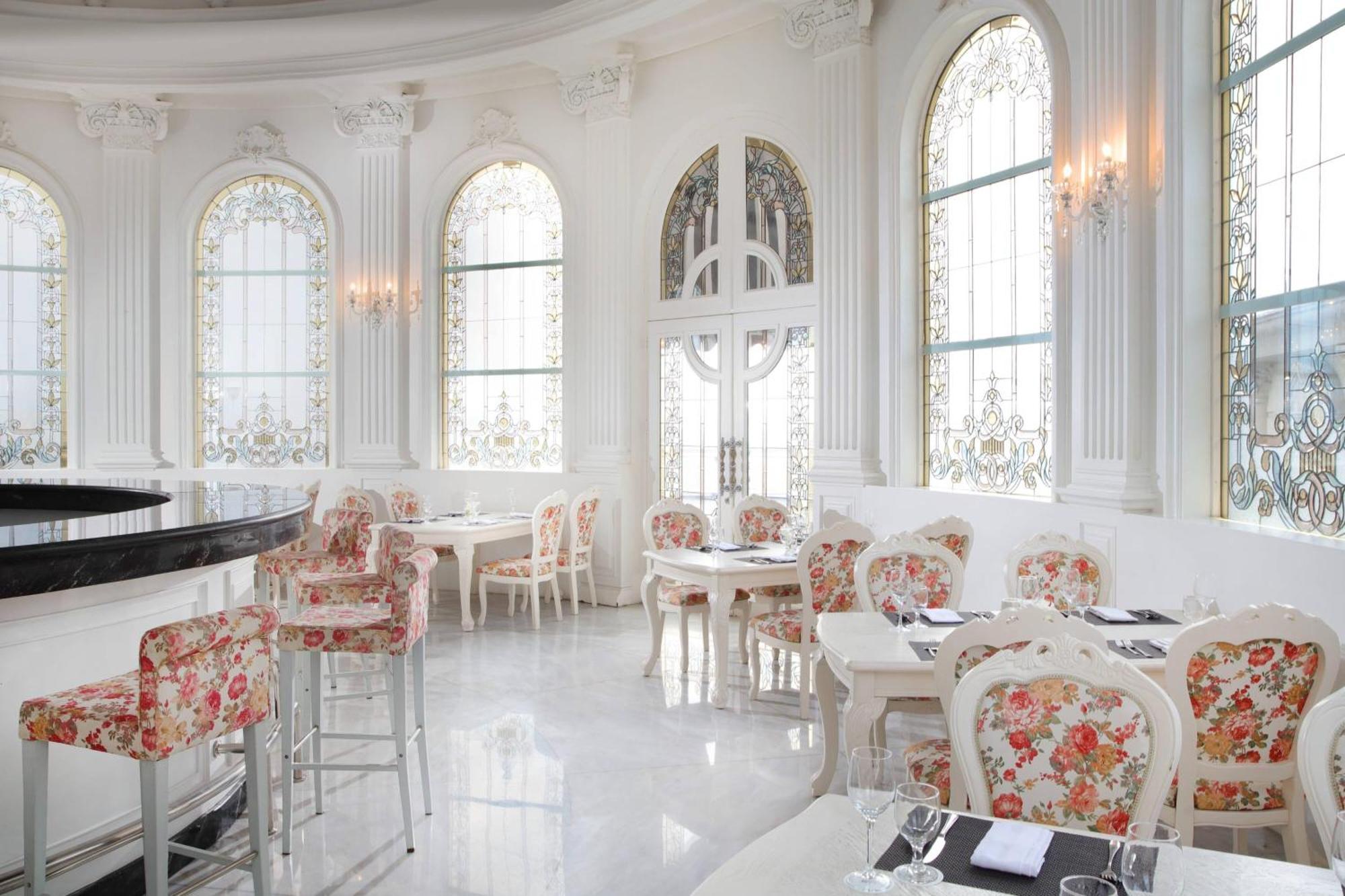 โฟร์ พอยต์ บาย เชอราตัน เมดาน Hotel ภายนอก รูปภาพ
