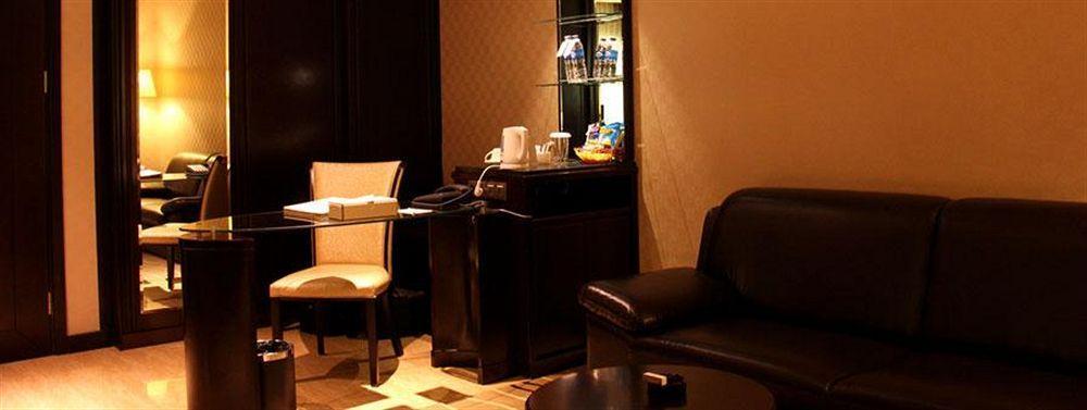 โฟร์ พอยต์ บาย เชอราตัน เมดาน Hotel ภายนอก รูปภาพ