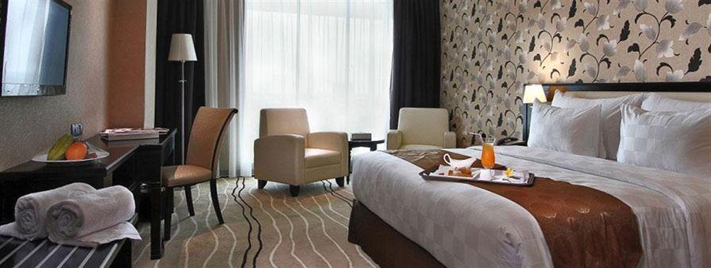 โฟร์ พอยต์ บาย เชอราตัน เมดาน Hotel ภายนอก รูปภาพ