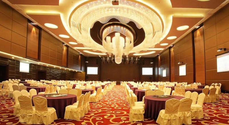 โฟร์ พอยต์ บาย เชอราตัน เมดาน Hotel ภายนอก รูปภาพ