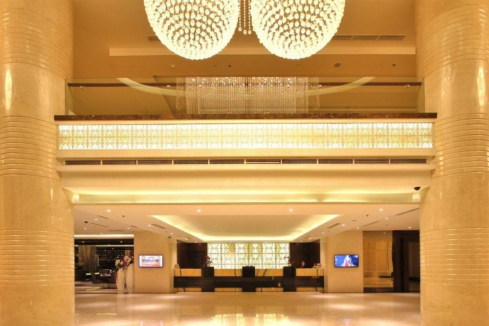 โฟร์ พอยต์ บาย เชอราตัน เมดาน Hotel ภายนอก รูปภาพ